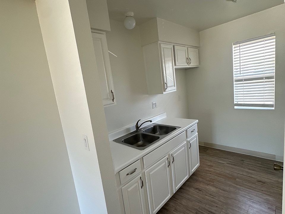 647-H Kitchen