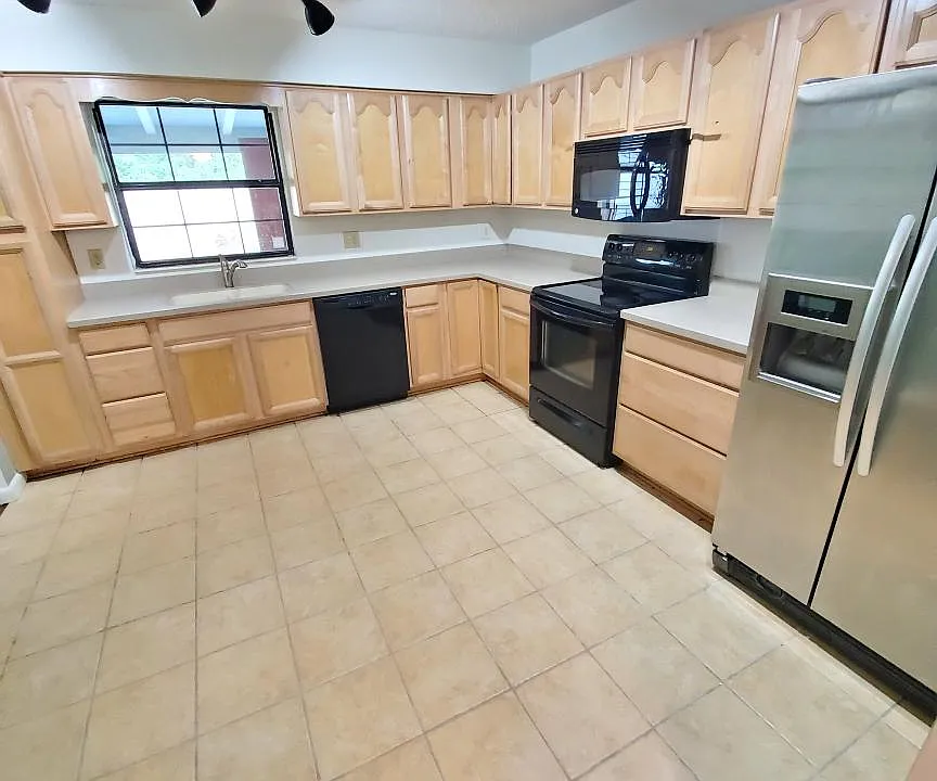927 Village Dr