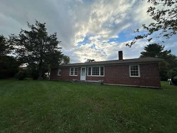 296 Gladeview Dr, Fries, VA 24330