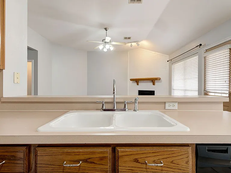 2032 Emerald Brook Ct — Photo 16