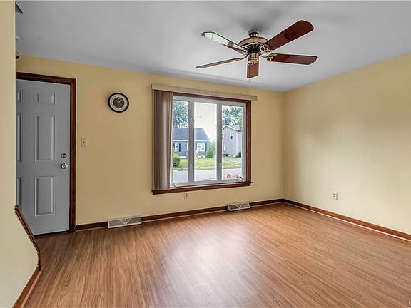 2nd image of 124 Danbury Dr