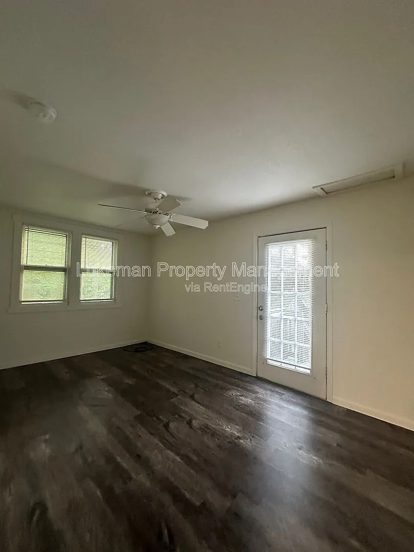2 bed, 1.0 bath, $900 — Photo 3