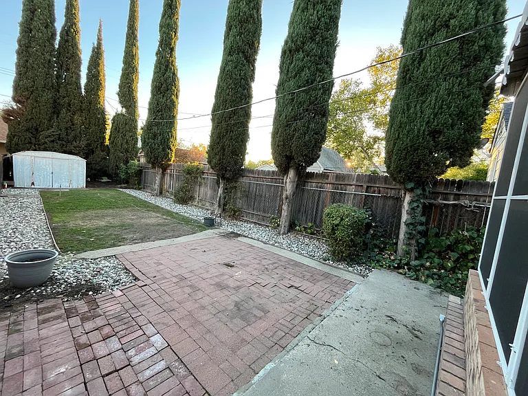 531 Elefa St — Photo 18