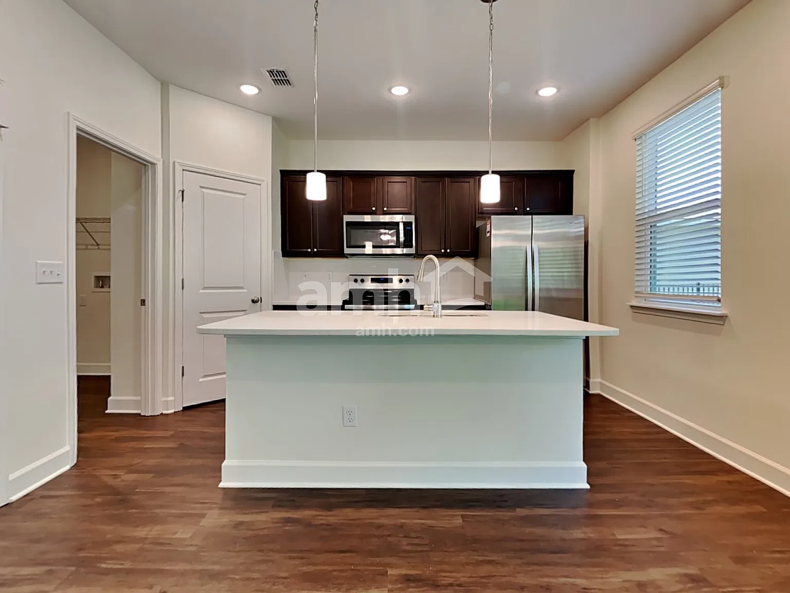 3 bed, 2.5 bath, 1685 sqft, $2,155 — Photo 3