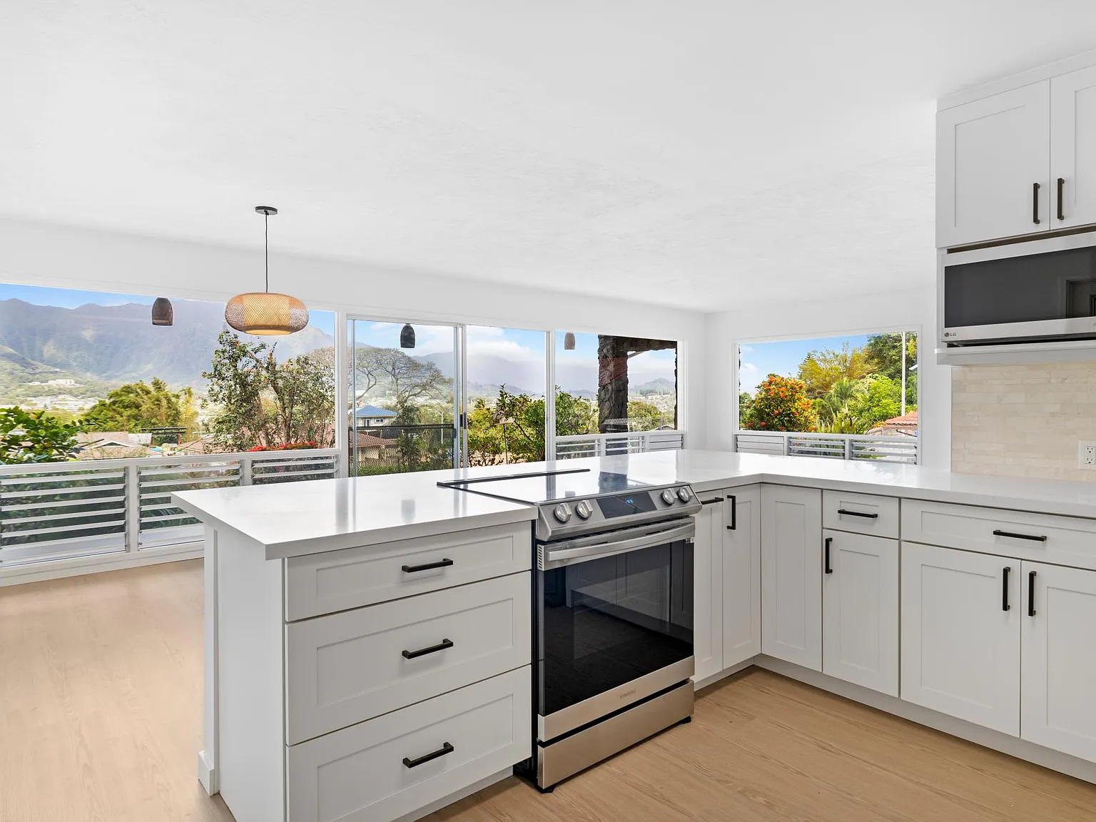 5 bed, 2378 sqft, $6,700 — Photo 3