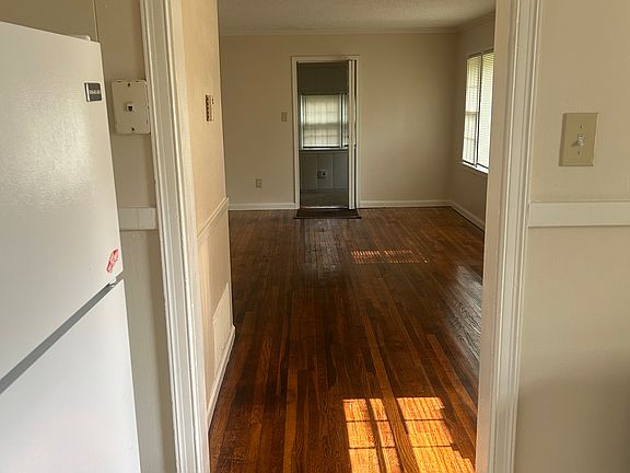 3rd image of 800 Berry Rd
