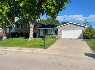 4703 Parklane Dr, Kearney, NE 68847