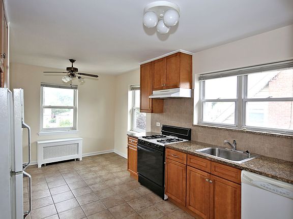 3rd image of 80 Bradford St