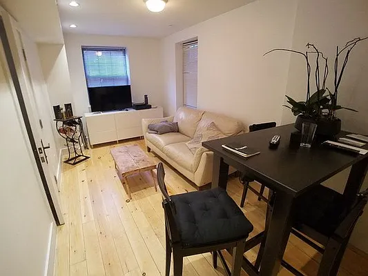 Rented by EXR | media 15