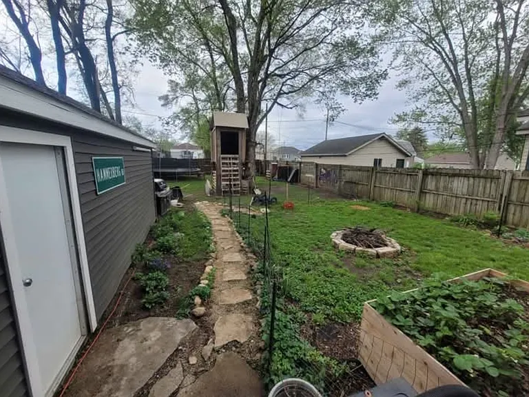 2119 Vinton St — Photo 2