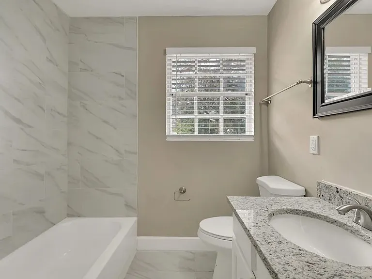 1650 Cezanne Dr W — Photo 7