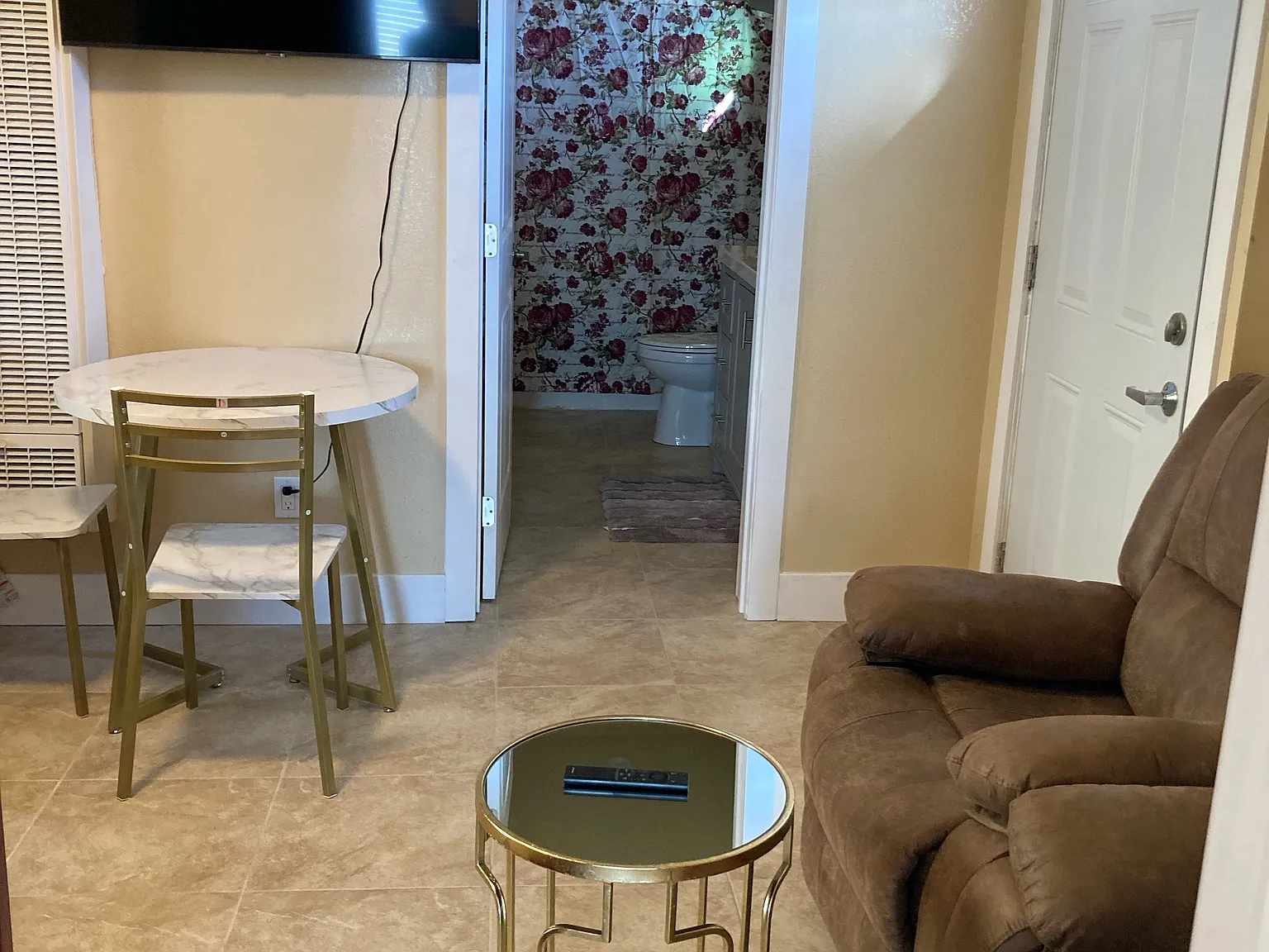Studio, 450 sqft, $2,350 — Photo 2