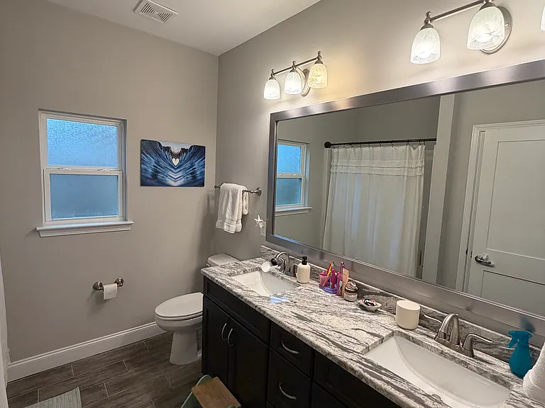 569 W Pine St — Photo 13