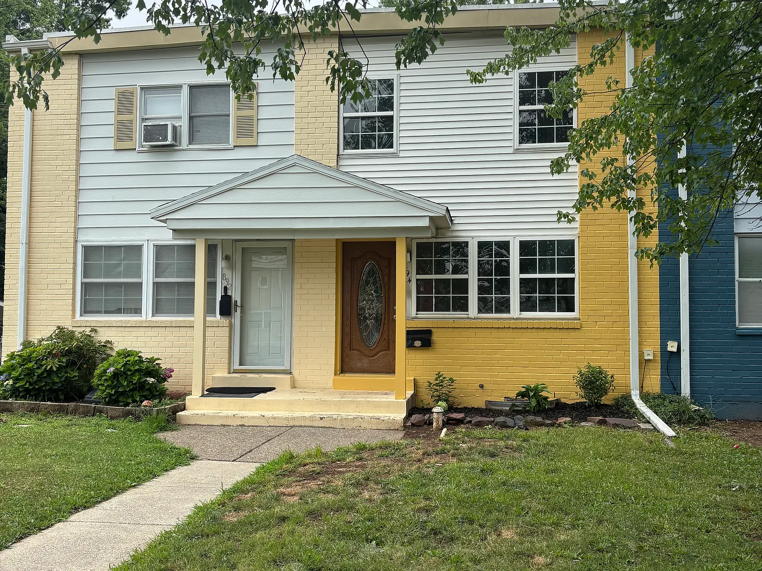 3 bed, 1.5 bath, 1322 sqft, $2,000 — Photo 1
