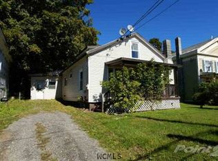 16 Greenfield Ln, Hampton, NY 12837