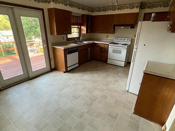 3rd image of 1515 W 6th St