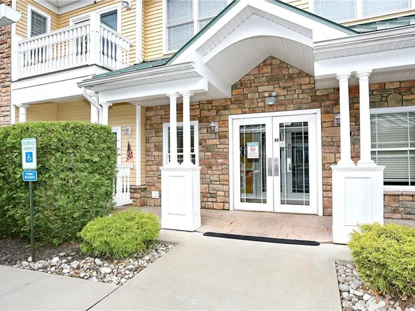 1208 Views Way, Pomona, NY 10970