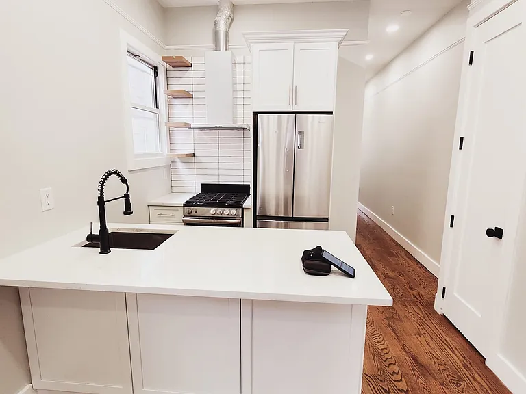 112 Duncan Ave #1C — Photo 2