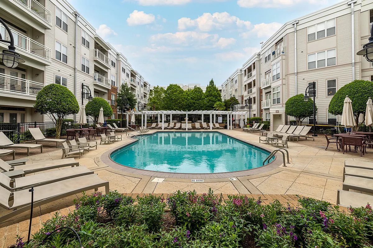 Oberlin Court Apartments — Photo 1