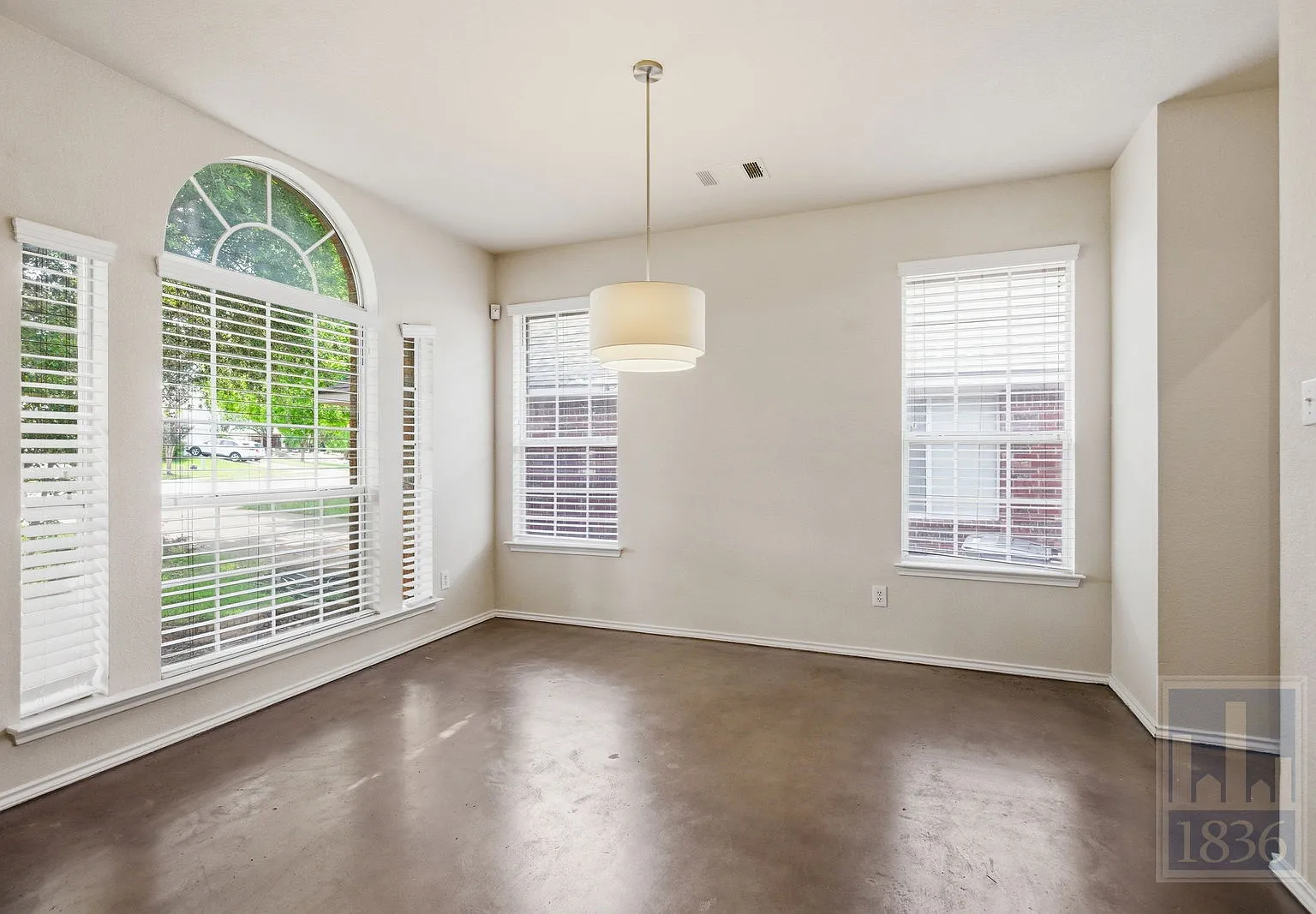 3 bed, 2.0 bath, 2603 sqft, $2,400 — Photo 3