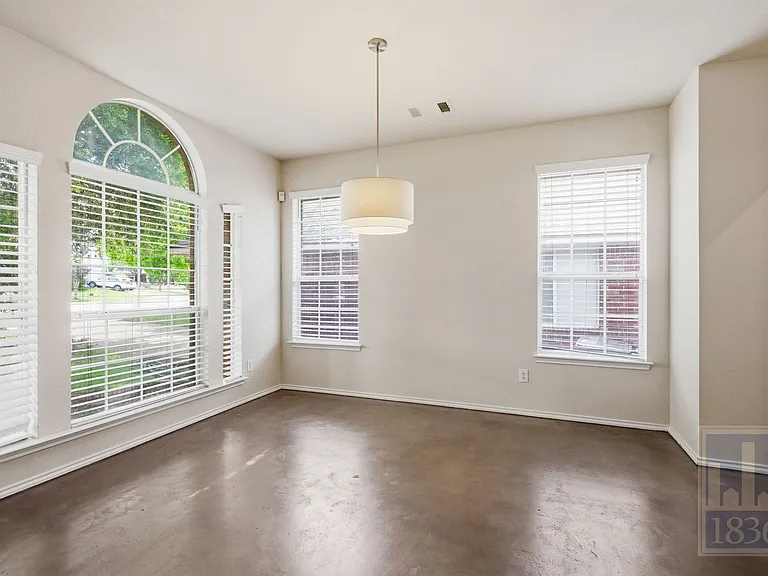 2217 Speidel Dr — Photo 3