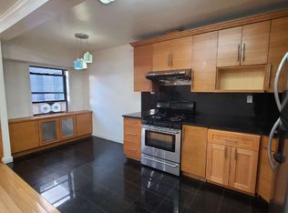 4202 Layton St APT 610, Flushing, NY 11373