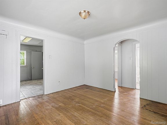 4th image of 15094 Sorrento St