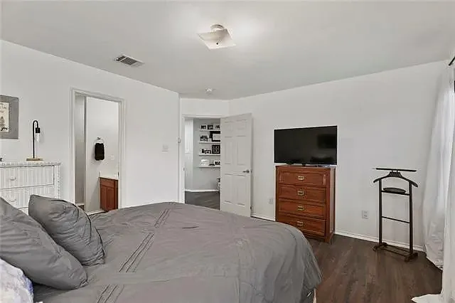 2026 Kingsbridge Dr — Photo 13