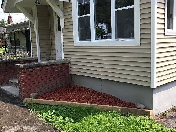 4th image of 160 Peirson Ave