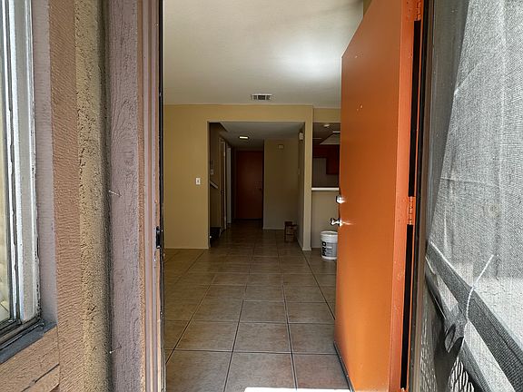 4th image of 2447 Huntington Dr APT 11
