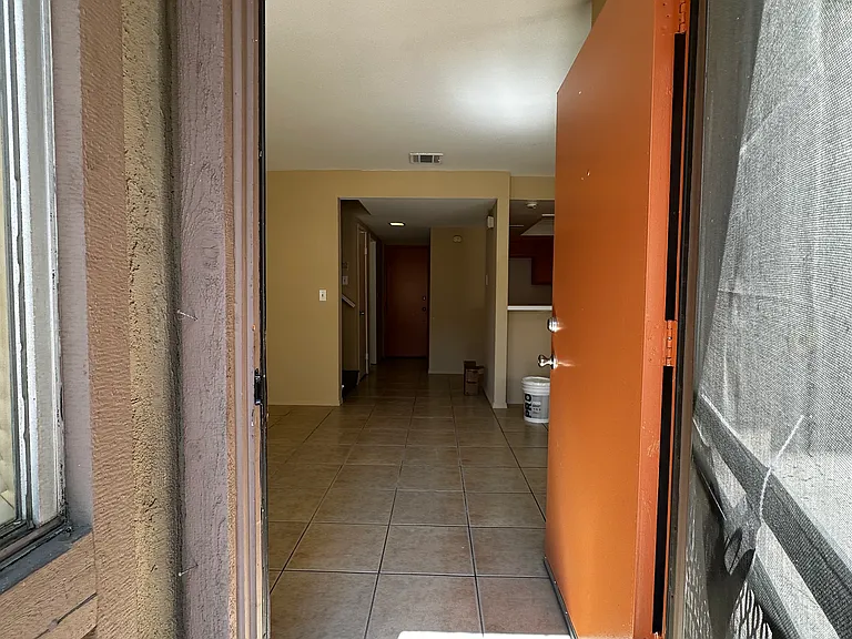 2447 Huntington Dr #11 — Photo 4