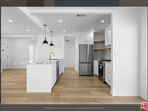 4th image of 2218A 24th St