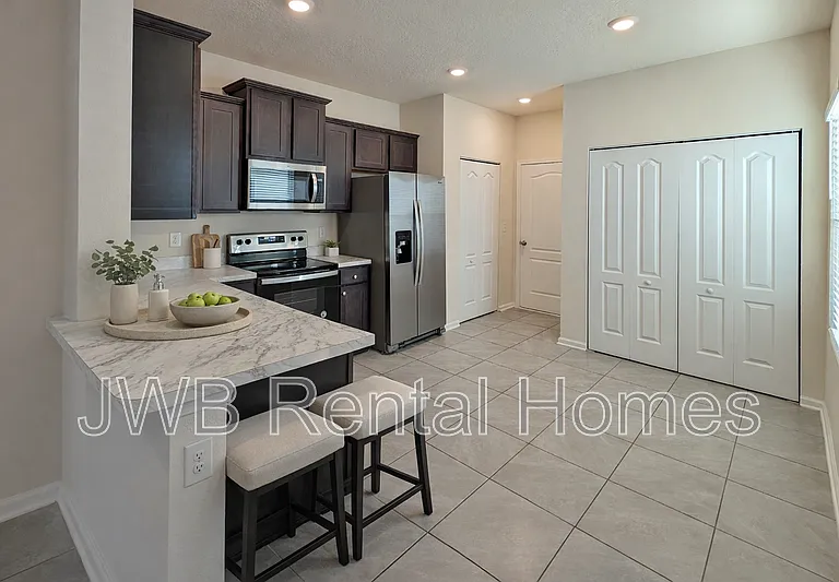 421 Aralia Ln — Photo 4