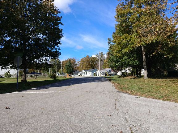 4th image of 121 Marymont Dr