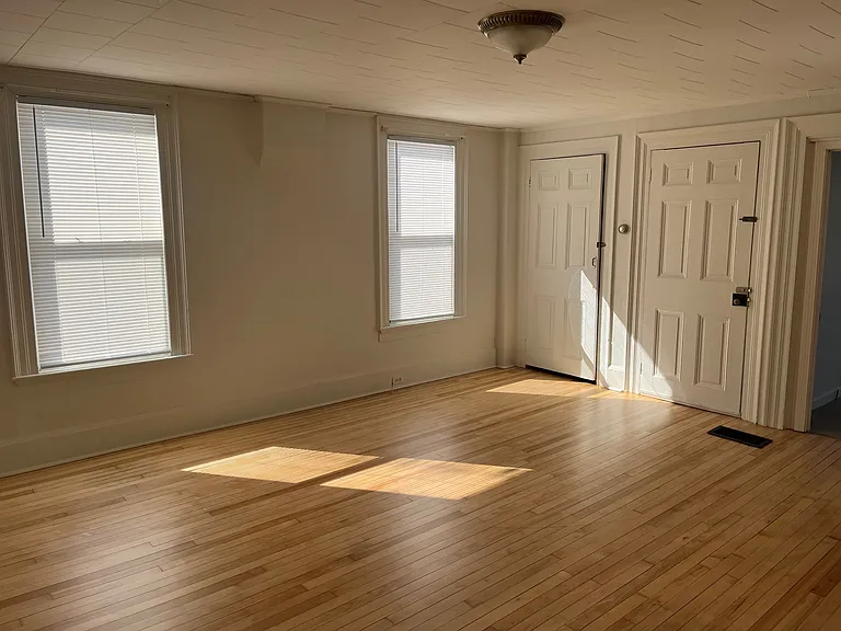 938 Shelburne Rd — Photo 5