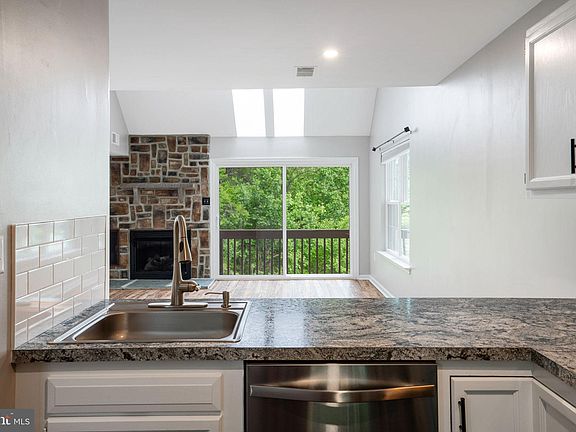 5th image of 315 Wexford Ct #315