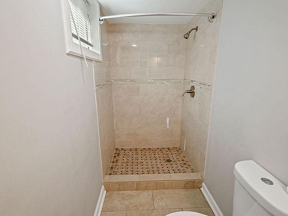 4th image of 6016 40th Ave