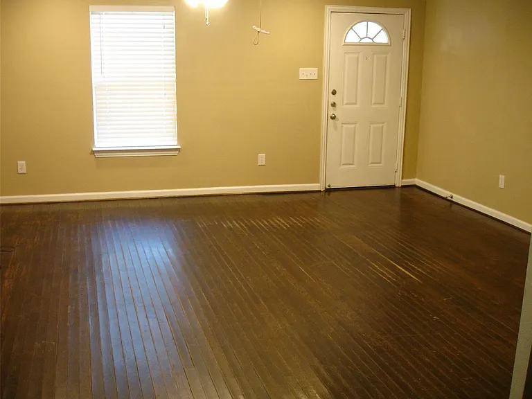 1134 Hahlo St — Photo 8