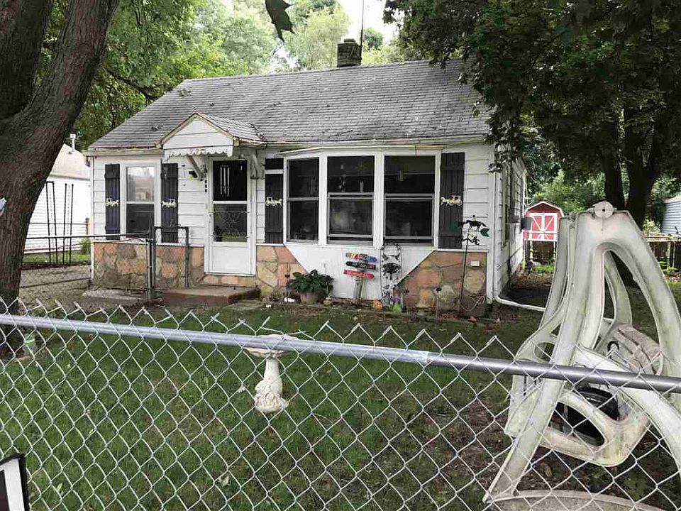 2nd image of 923 Evans Ave