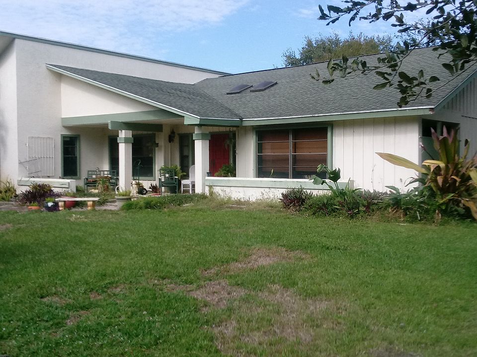 1st image of 535 NE Bayberry Ln