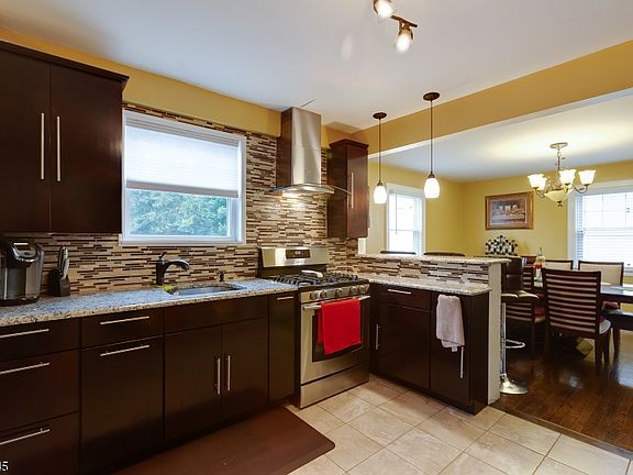 3rd image of 135 Crest Dr