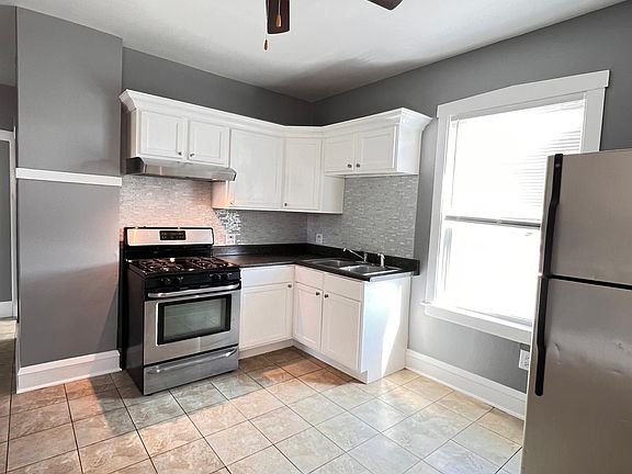 3rd image of 2952 N Nagle Ave #2R