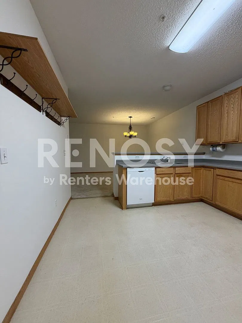 Available Now 2 Bedroom 1.5 Bath Townhouse in Inver Grove Heights — Photo 3