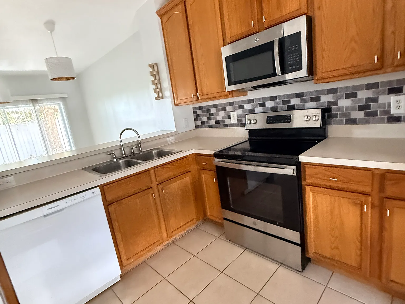 2 bed, 2.5 bath, 987 sqft, $2,100 — Photo 3