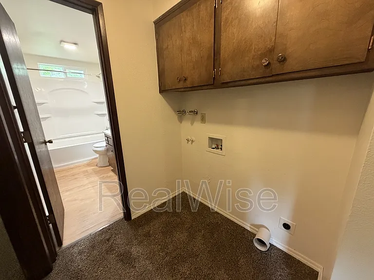 1223 NW Highland Ave #B — Photo 22