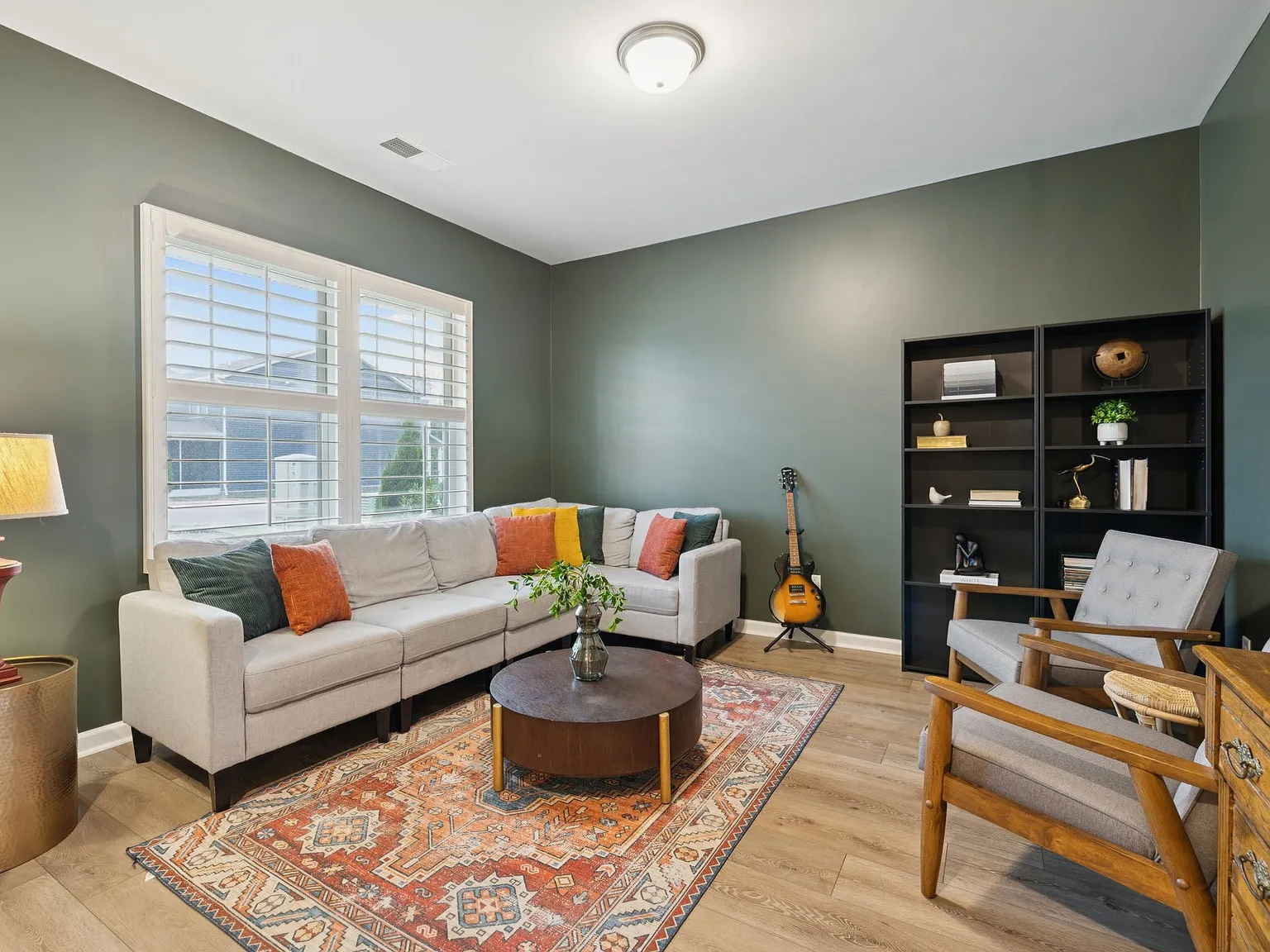 5 bed, 3.0 bath, 2766 sqft, $2,800 — Photo 2