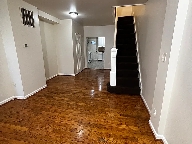422 S Smallwood St — Photo 5