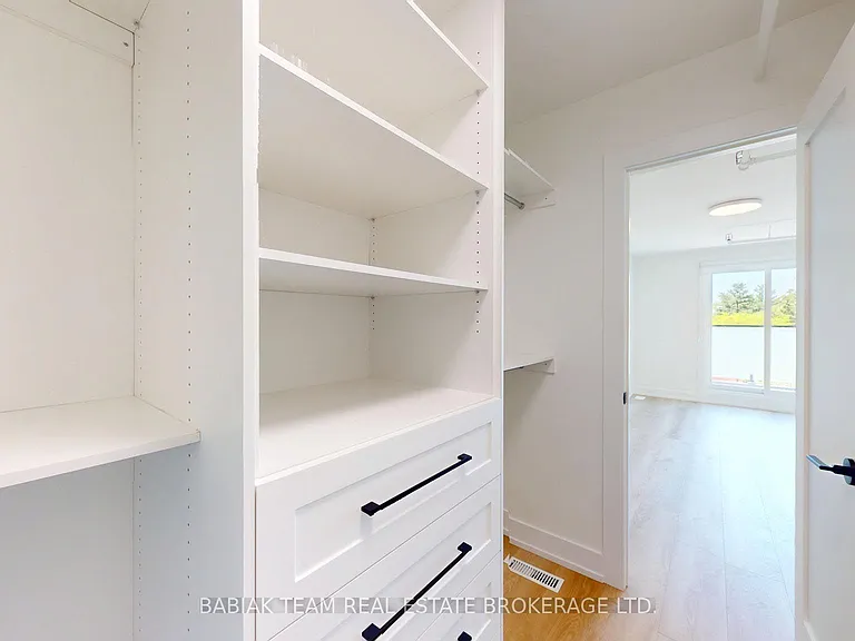 656 Annette St #302 — Photo 15