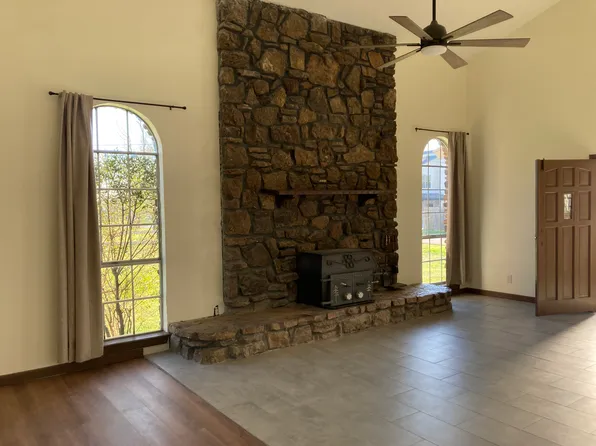 3401 SE K St #A, Bentonville, AR 72712