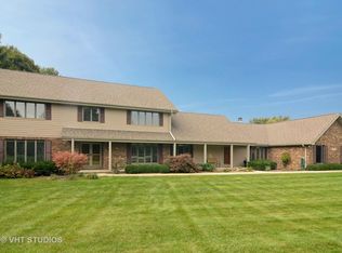 2218 Harrow Gate Dr, Inverness, IL 60010